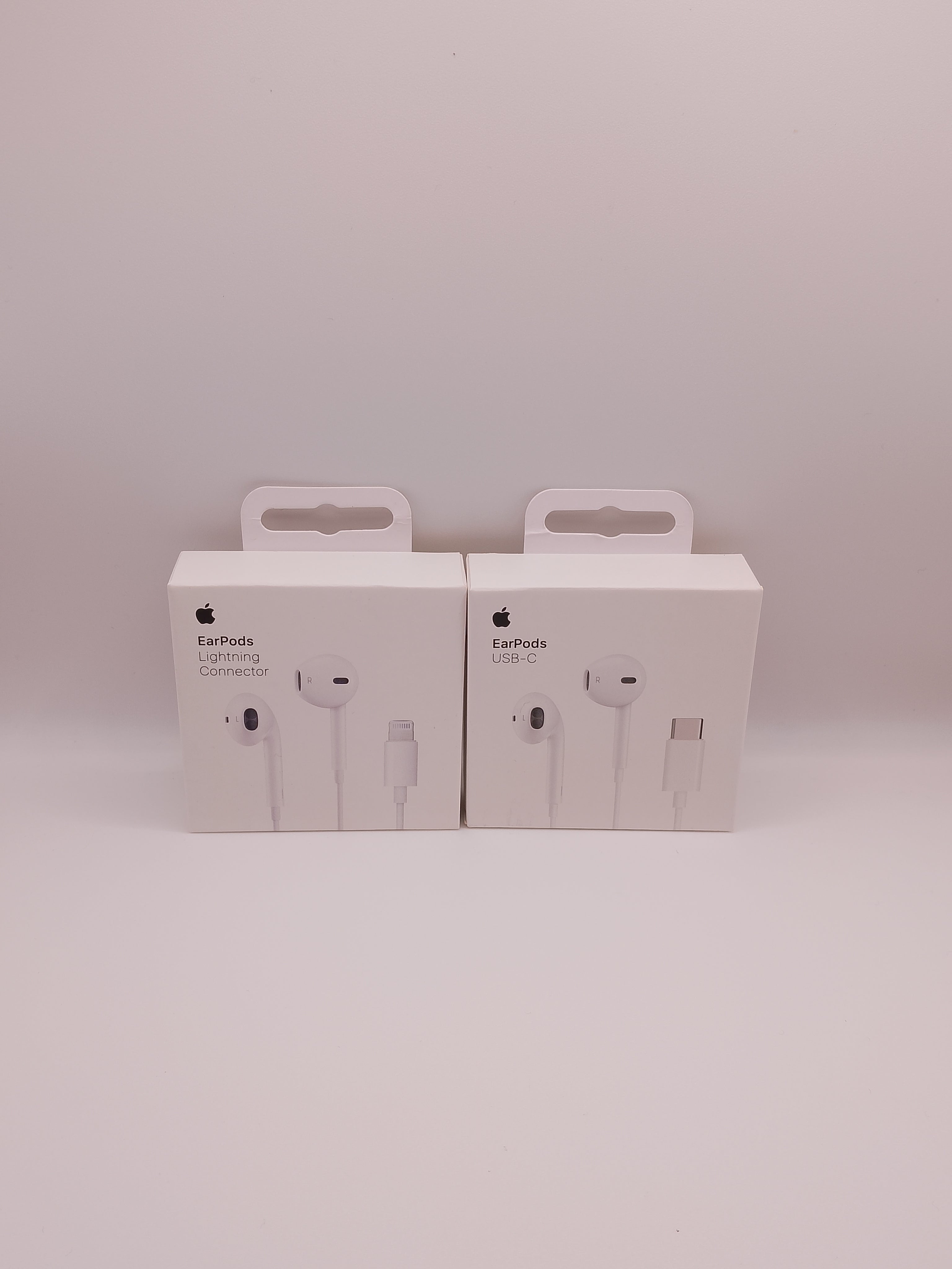 🔥 Pack iPhone 17 Full Option – AirPods 4 + Chargeur + Pochette + Lens U Kit GRATUIT